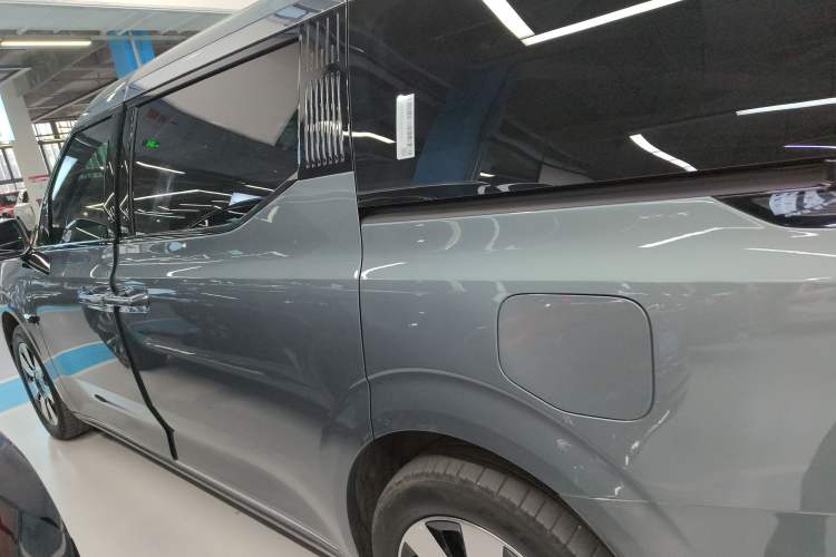Used Zeekr 009 2024 7-Seater Walk-Through Version Four-Wheel Drive 108 kWh Left Side