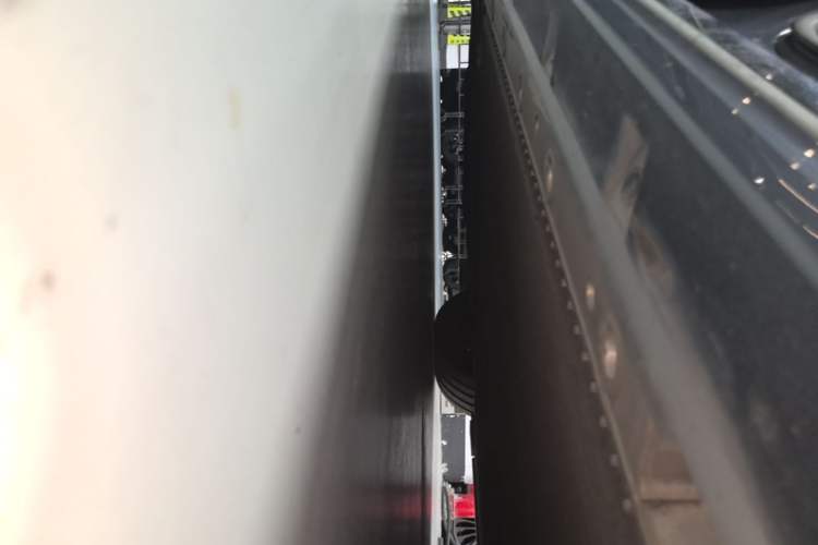 Used Zeekr 009 2024 Six-Seat Executive Version 4WD 140 kWh Left Side Sill