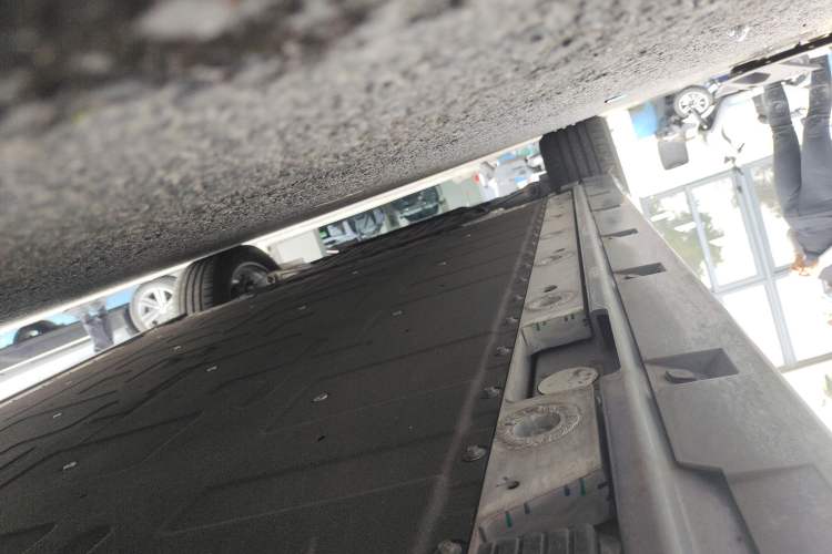 Used Zeekr 009 2024 Six-Seat Executive Version 4WD 108 kWh Left Side Sill