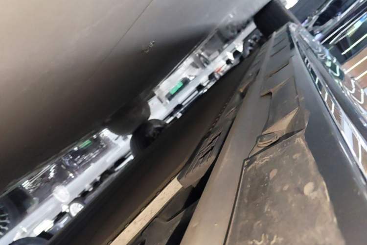 Used Zeekr 009 2024 Six-Seat Executive Version 4WD 140 kWh Left Side Sill
