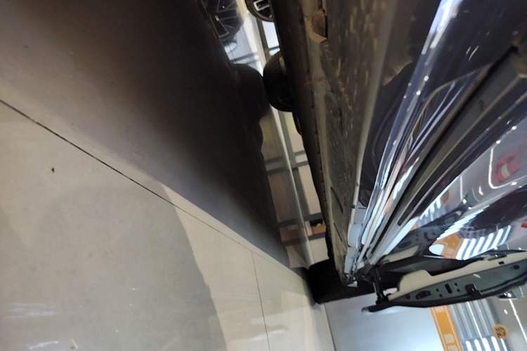 Used Zeekr 009 2024 7-Seater Aisle Version 108 kWh Left Side Sill
