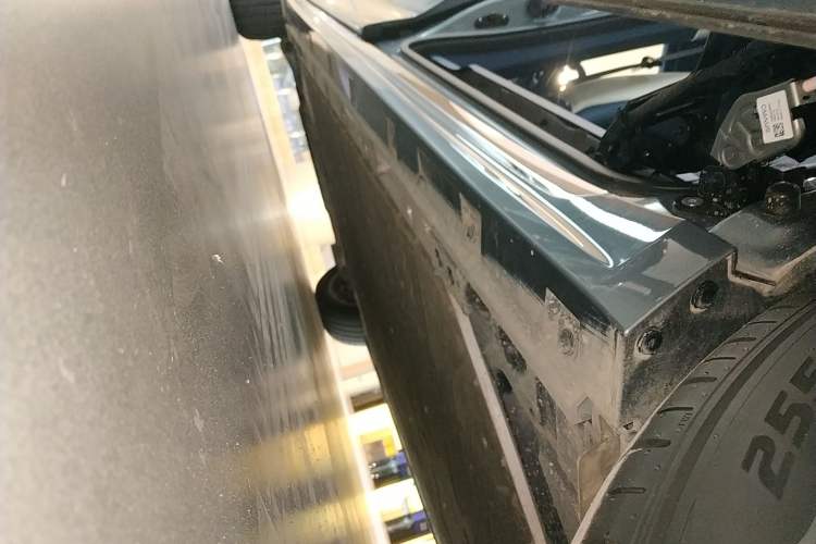 Used Zeekr 009 2024 Six-Seat Executive Version 4WD 108 kWh Left Side Sill