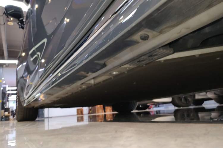 Used Zeekr 009 2024 Six-Seat Executive Version 4WD 108 kWh Left Side Sill