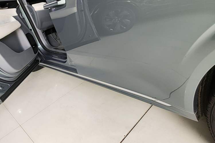 Used Zeekr 009 2024 Six-Seat Executive Version 4WD 108 kWh Left Side Sill