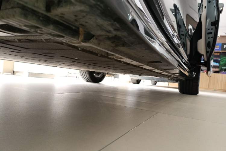 Used Zeekr 009 2024 Six-Seat Executive Version 4WD 108 kWh Left Side Sill