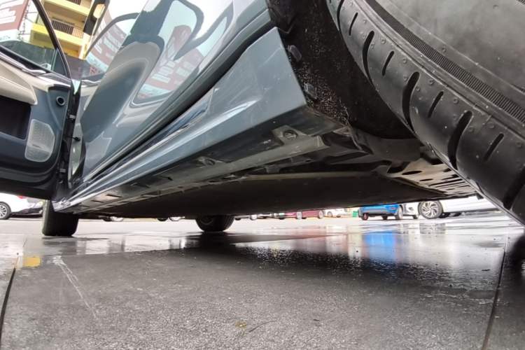 Used Zeekr 009 2024 Six-Seat Executive Version 4WD 108 kWh Left Side Sill