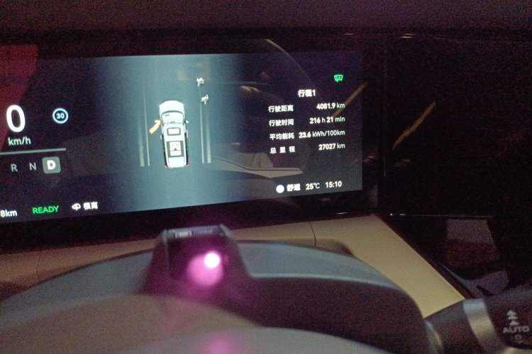 Used Zeekr 009 2024 Six-Seat Executive Version 4WD 108 kWh Odometer Close Up