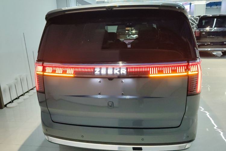 Used Zeekr 009 2024 7-Seater Walk-Through Version Four-Wheel Drive 108 kWh Rear