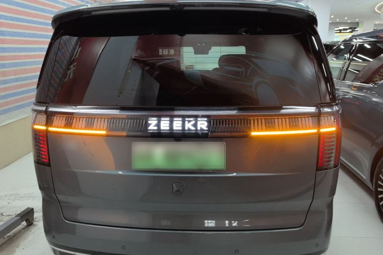 Used Zeekr 009 2024 7-Seater Walk-Through Version Four-Wheel Drive 108 kWh Rear