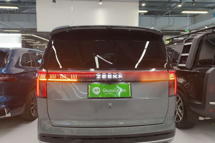 Used Zeekr 009 2024 7-Seater Walk-Through Version Four-Wheel Drive 108 kWh Rear