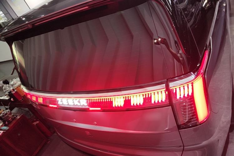 Used Zeekr 009 2024 7-Seater Walk-Through Version Four-Wheel Drive 108 kWh Rear