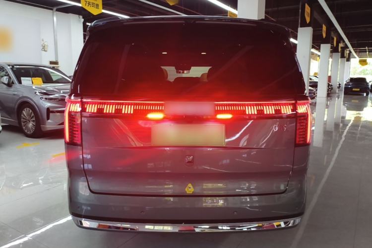 Used Zeekr 009 2024 7-Seater Walk-Through Version Four-Wheel Drive 108 kWh Rear