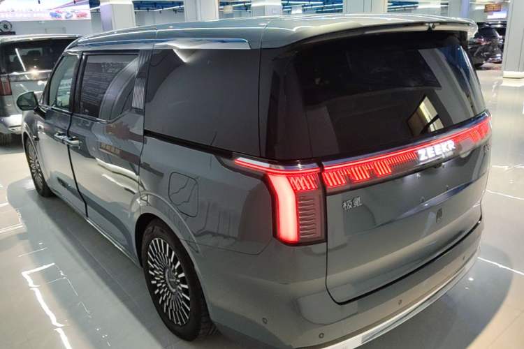 Used Zeekr 009 2024 7-Seater Walk-Through Version Four-Wheel Drive 108 kWh Rear Left 45 Deg