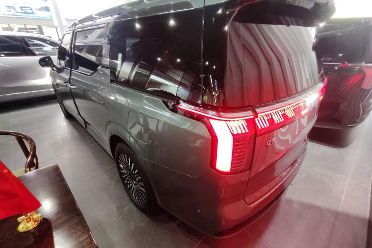 Used Zeekr 009 2024 7-Seater Walk-Through Version Four-Wheel Drive 108 kWh Rear Left 45 Deg
