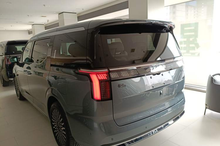 Used Zeekr 009 2024 Six-Seat Executive Version 4WD 108 kWh Rear Left 45 Deg