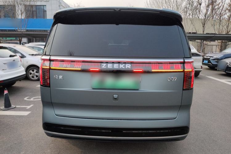 Used Zeekr 009 2024 7-Seater Walk-Through Version Four-Wheel Drive 108 kWh Rear
