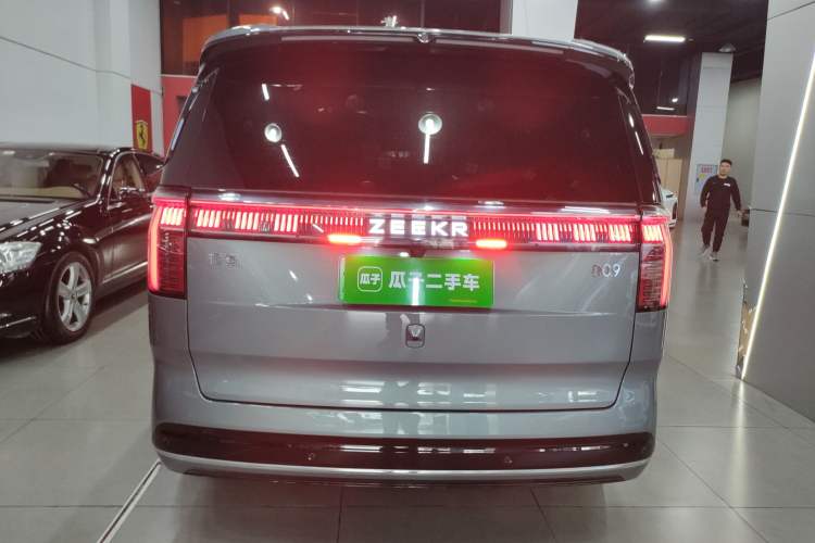 Used Zeekr 009 2024 7-Seater Walk-Through Version Four-Wheel Drive 108 kWh Rear