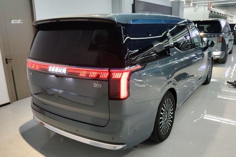 Used Zeekr 009 2024 7-Seater Walk-Through Version Four-Wheel Drive 108 kWh Rear Right 45 Deg