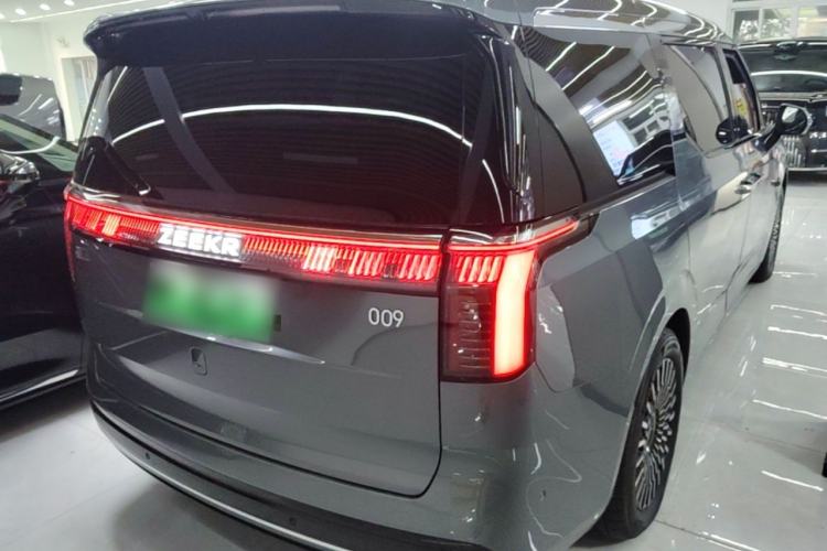 Used Zeekr 009 2024 7-Seater Aisle Version 108 kWh Rear Right 45 Deg