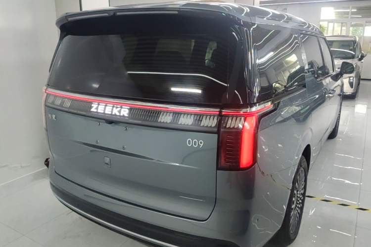 Used Zeekr 009 2024 Six-Seat Executive Version 4WD 108 kWh Rear Right 45 Deg