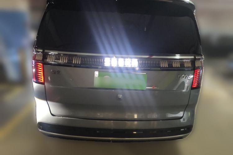 Used Zeekr 009 2024 7-Seater Walk-Through Version Four-Wheel Drive 108 kWh Rear