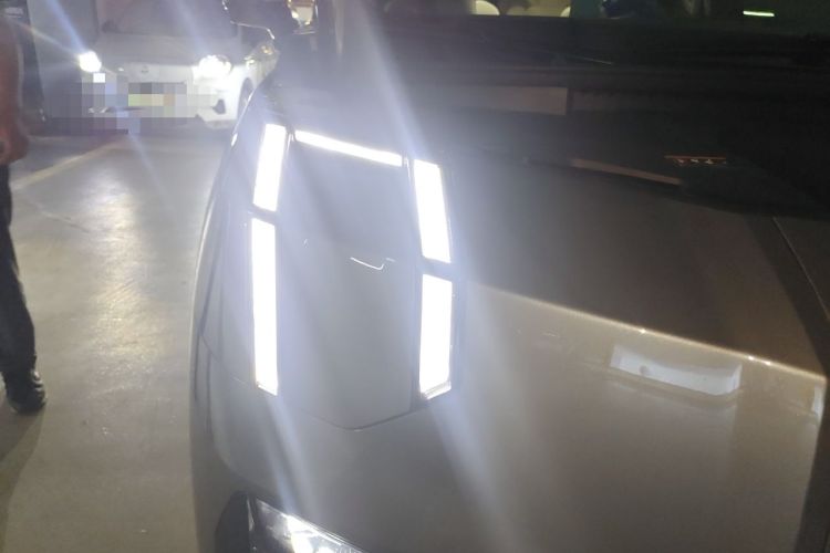 Used Zeekr 009 2024 7-Seater Walk-Through Version Four-Wheel Drive 108 kWh Right Front Headlight