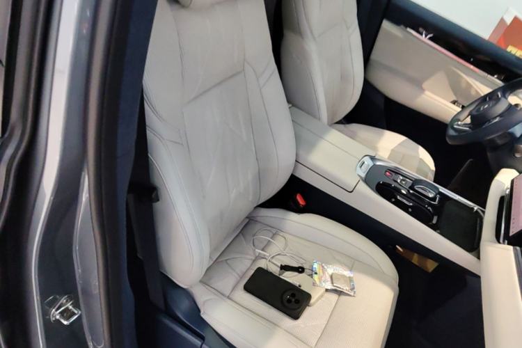 Used Zeekr 009 2024 7-Seater Walk-Through Version Four-Wheel Drive 108 kWh Right Front Seat