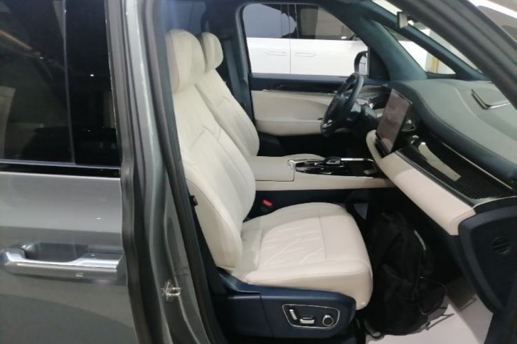 Used Zeekr 009 2024 Six-Seat Executive Version 4WD 108 kWh Right Front Seat