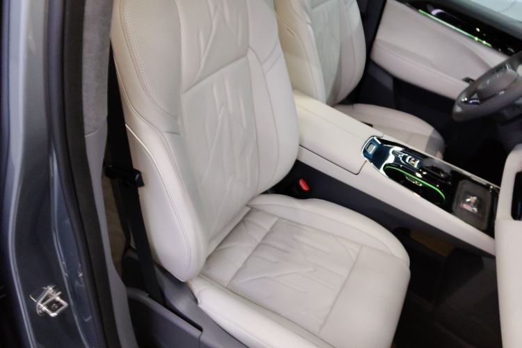Used Zeekr 009 2024 7-Seater Walk-Through Version Four-Wheel Drive 108 kWh Right Front Seat