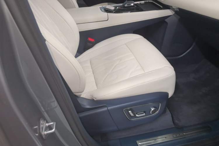Used Zeekr 009 2024 Six-Seat Executive Version 4WD 140 kWh Right Front Seat