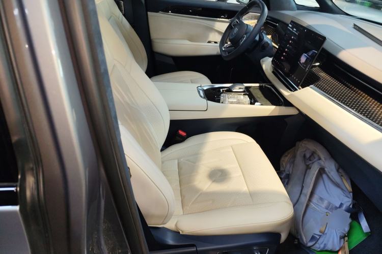 Used Zeekr 009 2024 Six-Seat Executive Version 4WD 140 kWh Right Front Seat