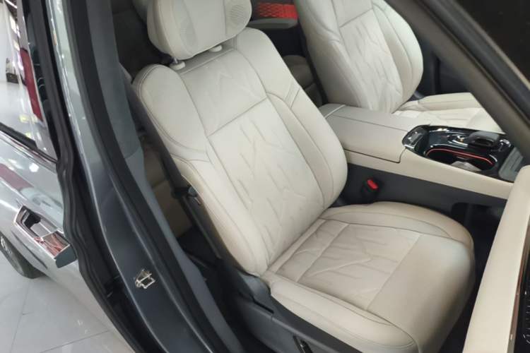Used Zeekr 009 2024 7-Seater Walk-Through Version Four-Wheel Drive 108 kWh Right Front Seat