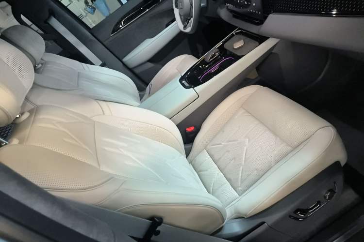 Used Zeekr 009 2024 7-Seater Walk-Through Version Four-Wheel Drive 108 kWh Right Front Seat