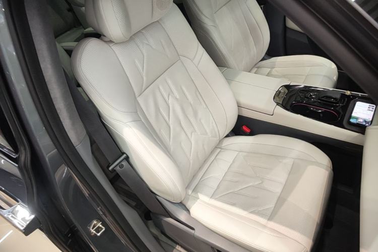 Used Zeekr 009 2024 7-Seater Aisle Version 108 kWh Right Front Seat