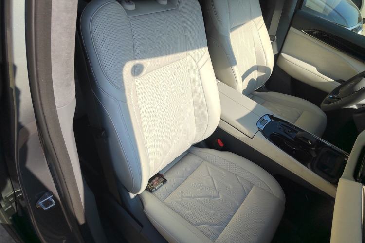 Used Zeekr 009 2024 7-Seater Aisle Version 108 kWh Right Front Seat