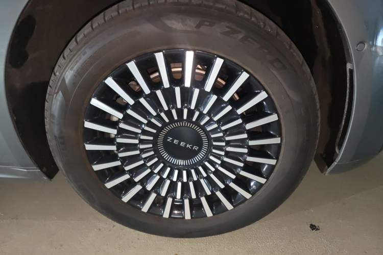 Used Zeekr 009 2024 7-Seater Walk-Through Version Four-Wheel Drive 108 kWh Right Front Wheel Hub