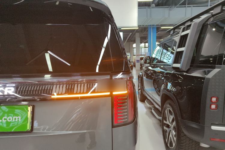 Used Zeekr 009 2024 7-Seater Walk-Through Version Four-Wheel Drive 108 kWh Right Rear Taillight