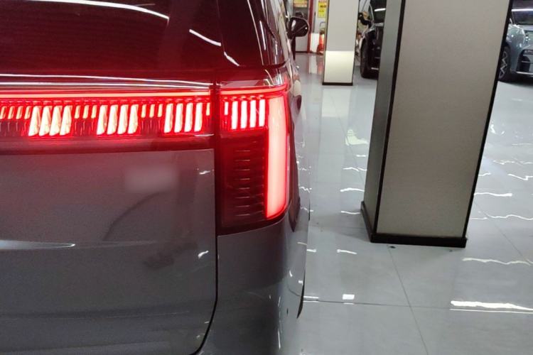 Used Zeekr 009 2024 7-Seater Aisle Version 108 kWh Right Rear Taillight