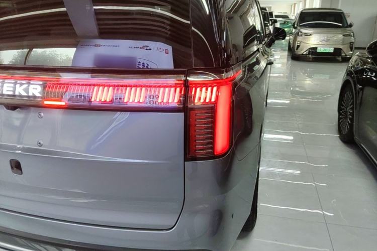Used Zeekr 009 2024 Six-Seat Executive Version 4WD 140 kWh Right Rear Taillight