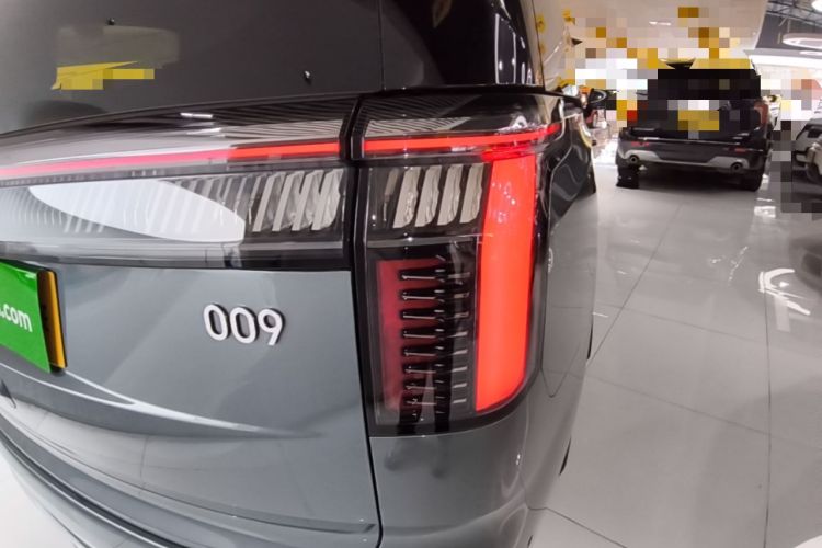 Used Zeekr 009 2024 Six-Seat Executive Version 4WD 108 kWh Right Rear Taillight