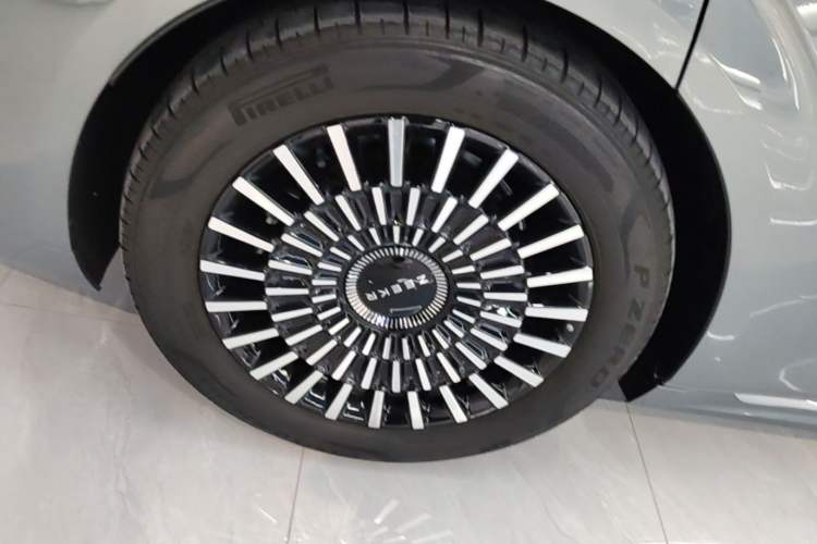 Used Zeekr 009 2024 7-Seater Walk-Through Version Four-Wheel Drive 108 kWh Right Rear Wheel Hub