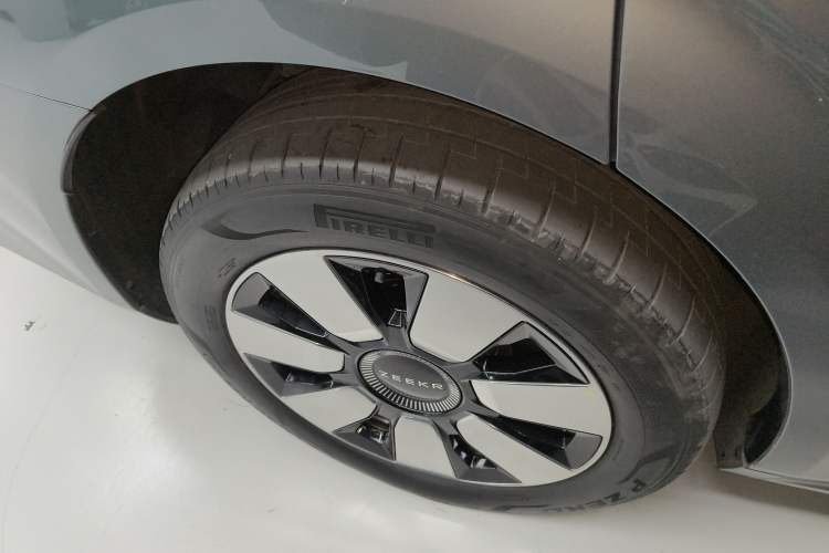Used Zeekr 009 2024 7-Seater Walk-Through Version Four-Wheel Drive 108 kWh Right Rear Wheel Hub
