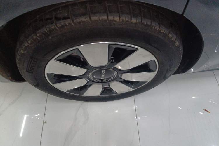 Used Zeekr 009 2024 Six-Seat Executive Version 4WD 108 kWh Right Rear Wheel Hub