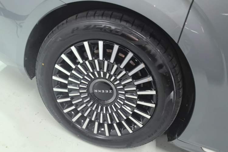 Used Zeekr 009 2024 Six-Seat Executive Version 4WD 140 kWh Right Rear Wheel Hub