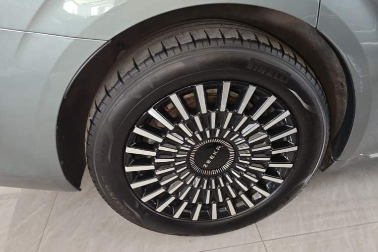 Used Zeekr 009 2024 Six-Seat Executive Version 4WD 108 kWh Right Rear Wheel Hub