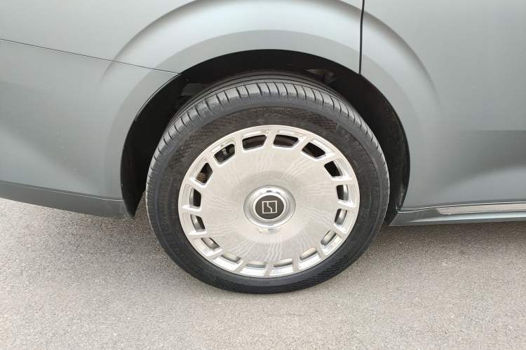 Used Zeekr 009 2024 7-Seater Walk-Through Version Four-Wheel Drive 108 kWh Right Rear Wheel Hub