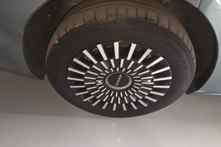 Used Zeekr 009 2024 Six-Seat Executive Version 4WD 108 kWh Right Rear Wheel Hub