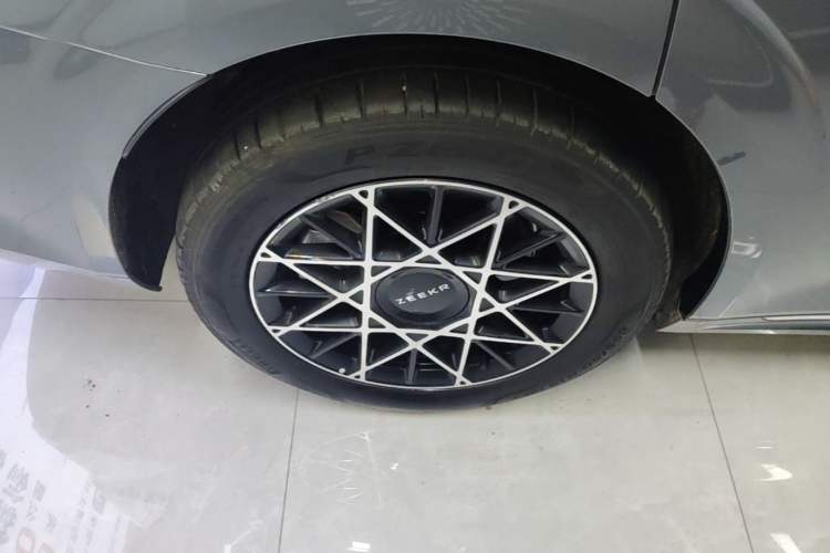 Used Zeekr 009 2024 Six-Seat Executive Version 4WD 140 kWh Right Rear Wheel Hub