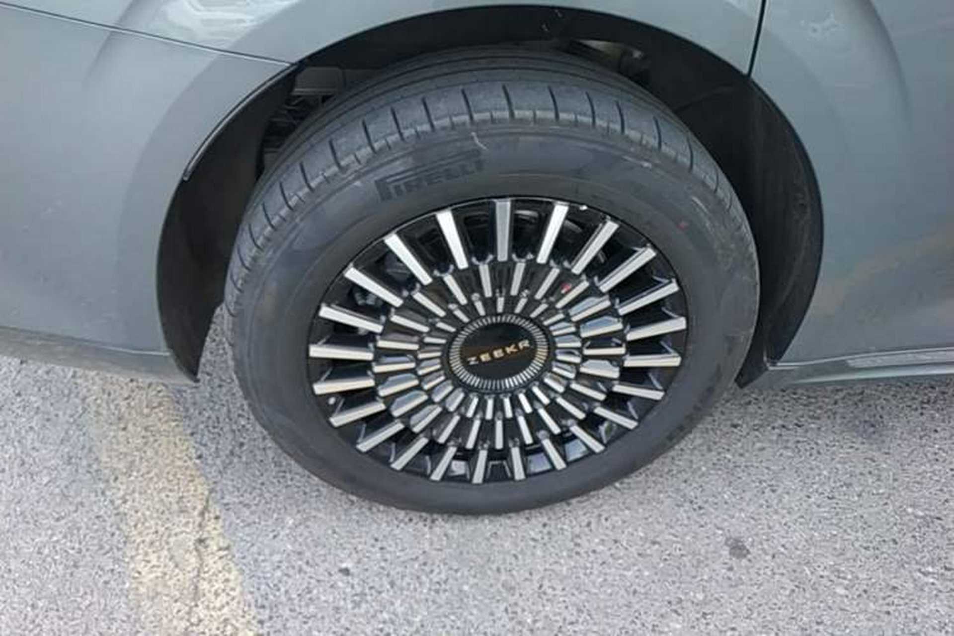 Used Zeekr 009 2024 7-Seater Walk-Through Version Four-Wheel Drive 108 kWh Right Rear Wheel Hub