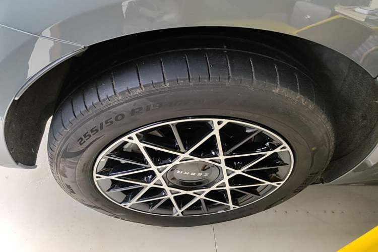 Used Zeekr 009 2024 Six-Seat Executive Version 4WD 108 kWh Right Rear Wheel Hub